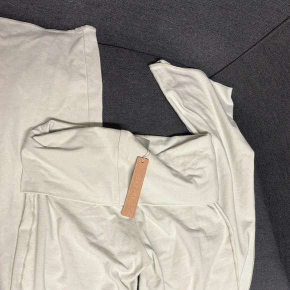 SKIMS Leggings - Picture 3 of 5